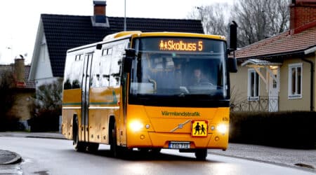 Värmlandstrafikbuss med texten Skolbuss 5.